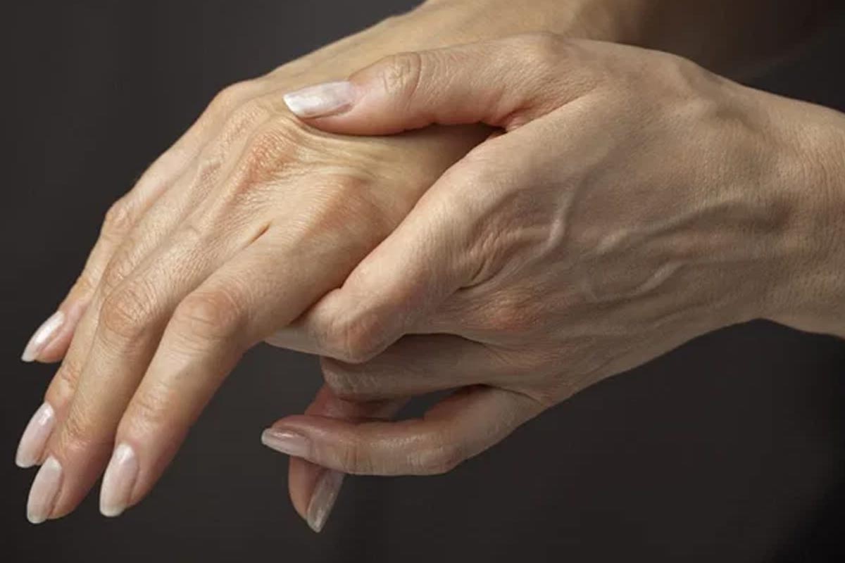 হাতের কবজি ঝিনঝিন করে! জেনে নিন কোন রোগে এমন হয়