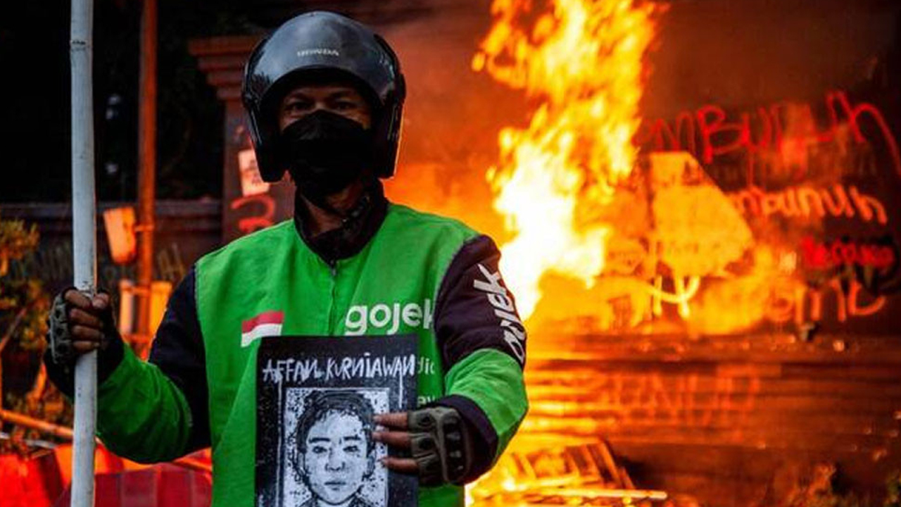 ইন্দোনেশিয়ায় রাইডশেয়ার চালকের মৃ'ত্যু'র ঘটনায় বিস্তৃত সহিংস বিক্ষোভ