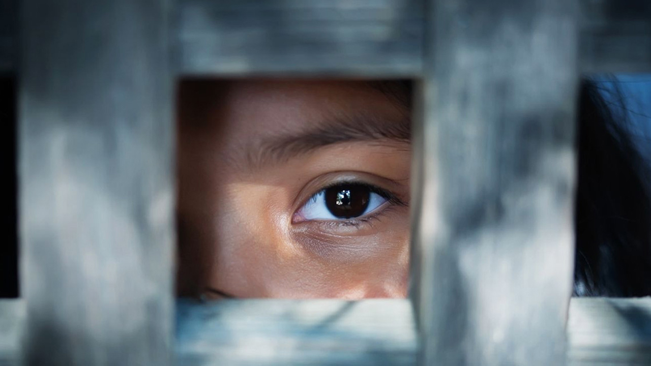 বাংলাদেশ থেকে পাচার হওয়া কিশোরীকে হায়দরাবাদে উদ্ধার আন্তর্জাতিক মানব পাচার চক্রের নতুন ঘটনা"