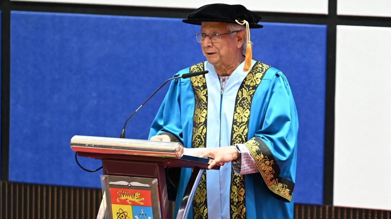 প্রফেসর মুহাম্মদ ইউনূসকে মালয়েশিয়ার কেবাংসান ইউনিভার্সিটি থেকে সম্মানসূচক ডক্টরেট