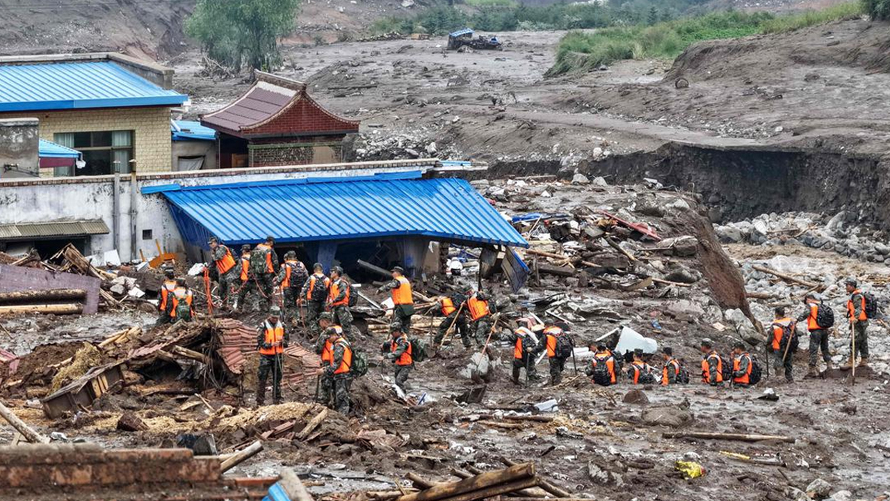 চীনের গানসু প্রদেশে আকস্মিক বন্যায় ১৫ নিহত ২৮ নিখোঁজ