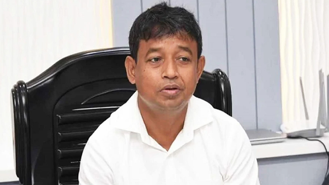 ডিবি পুলিশের সাবেক প্রধান মোহাম্মদ হারুনসহ ১৮ কর্মকর্তাকে সাময়িক বরখাস্ত”