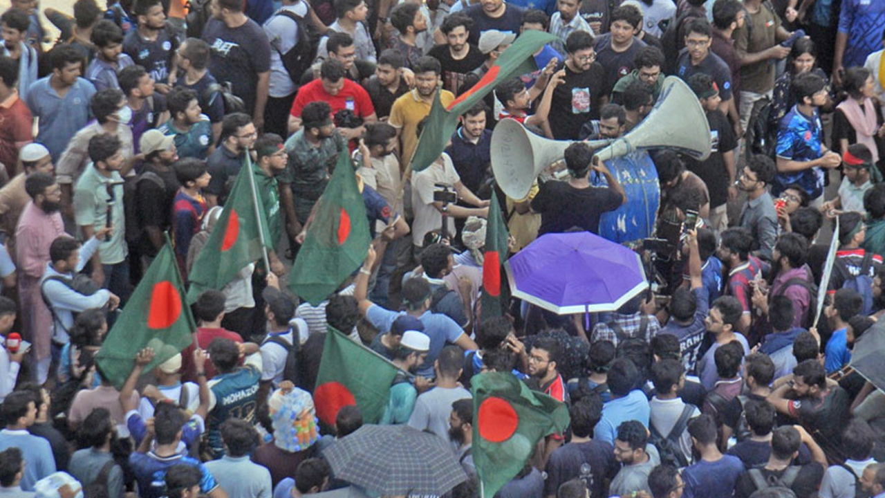 প্রকৌশল শিক্ষার্থীদের লং মার্চ দাবি না মানলে কঠোর কর্মসূচি হুঁশিয়ারি