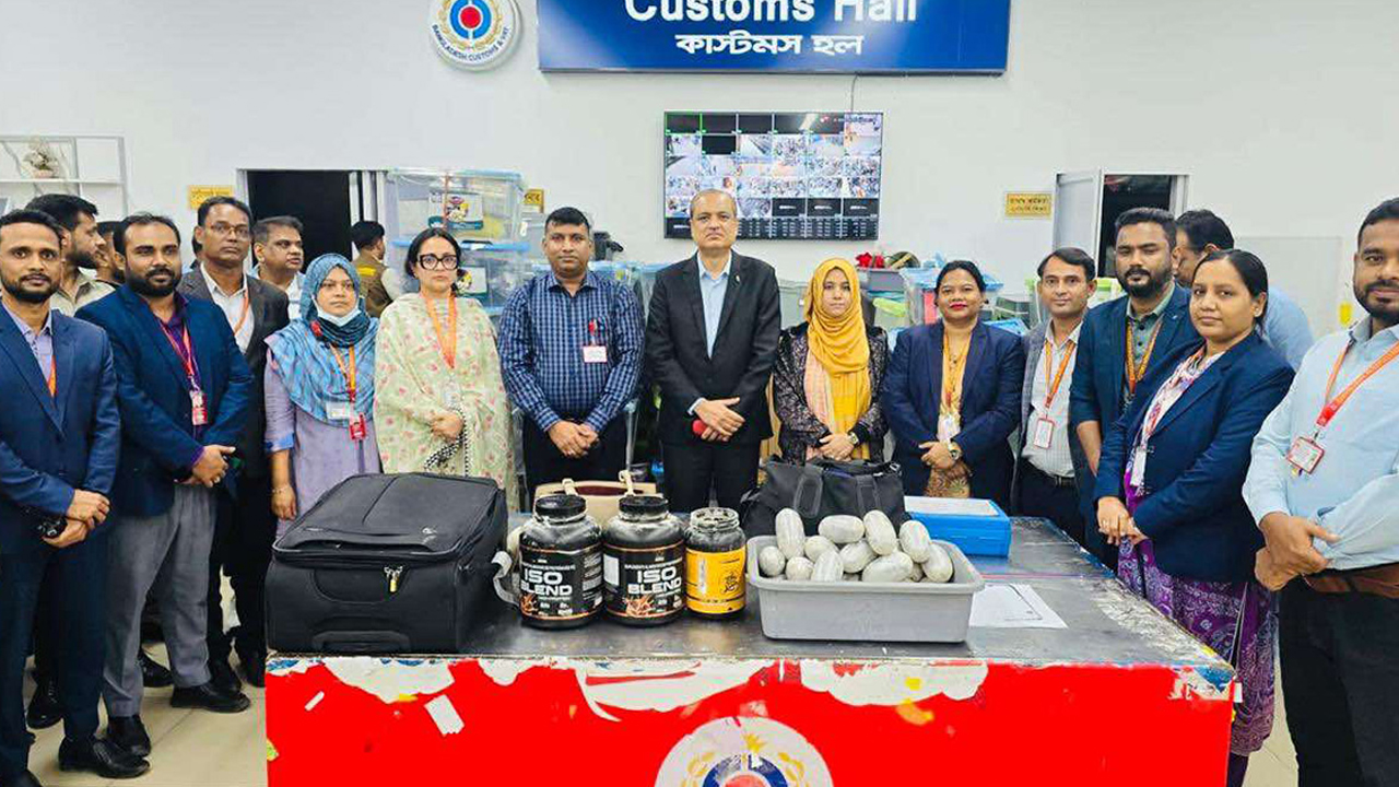 বিমানবন্দরে সাড়ে ৮ কেজি কো'কে'ন'স'হ গায়ানার যাত্রী আ'ট'ক