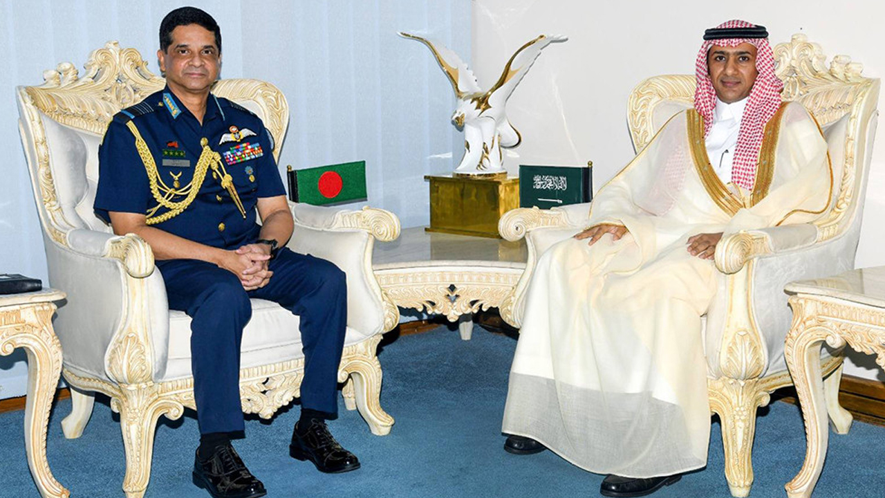 বিমানবাহিনী প্রধানের সঙ্গে সৌদি রাষ্ট্রদূতের সৌজন্য সাক্ষাৎ