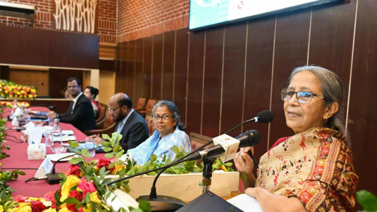 দেশি মাছ রক্ষায় জলাশয় সংরক্ষণে জোর দিলেন মৎস্য উপদেষ্টা