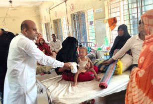 হাসপাতালে রোগীদের মাঝে খাবার বিতরণ তারেক রহমানের পক্ষ থেকে