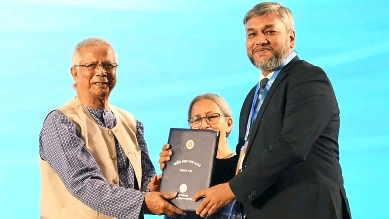 জাতীয় মৎস্য পদক ২০২৫ পেলেন শেকৃবির অধ্যাপক ড. কাজী আহসান হাবীব