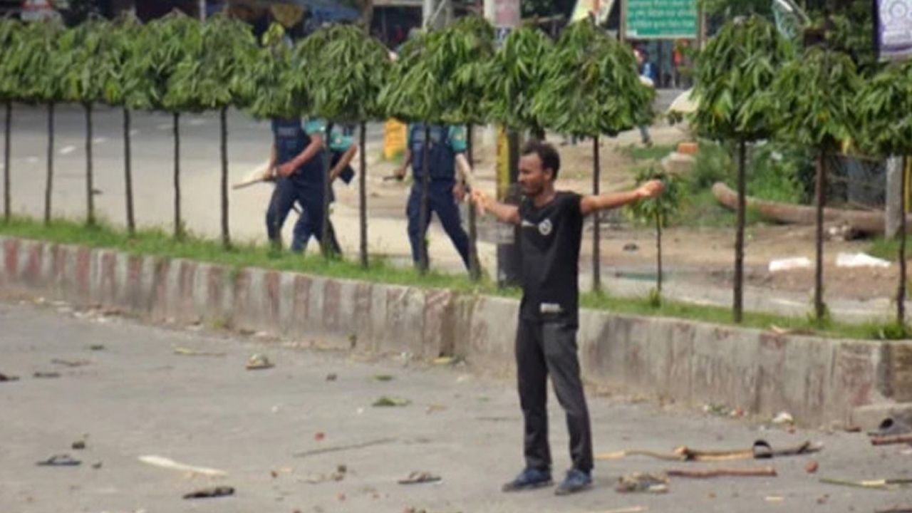 আবু সাঈদ হ'ত্যা'কা'ণ্ডে সাক্ষ্যগ্রহণ সম্পন্ন বাবা মকবুল হোসেন দিয়েছেন সাক্ষ্য