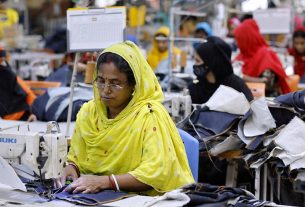 আজ থেকে ভারতীয় পণ্যে ৫০ শতাংশ মার্কিন শুল্ক কার্যকর