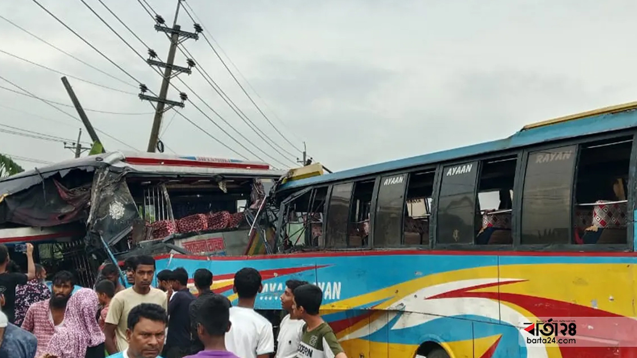 ময়মনসিংহে দুই বাসের মুখোমুখি সংঘর্ষে ২ জন নি'হ'ত ১০ জন আ'হ'ত