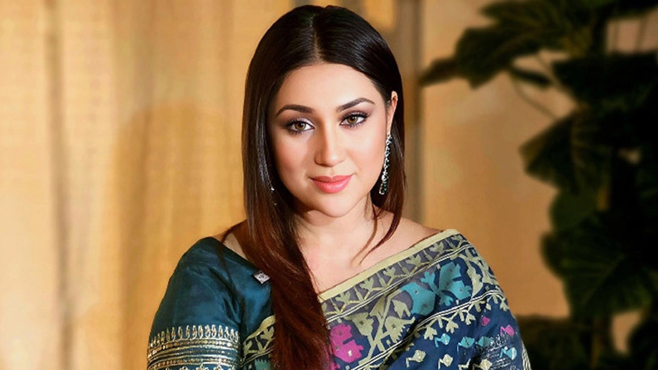 অপু বিশ্বাসের ব্রাইডাল লুকে নজর কেড়েছে নেটিজেনদের