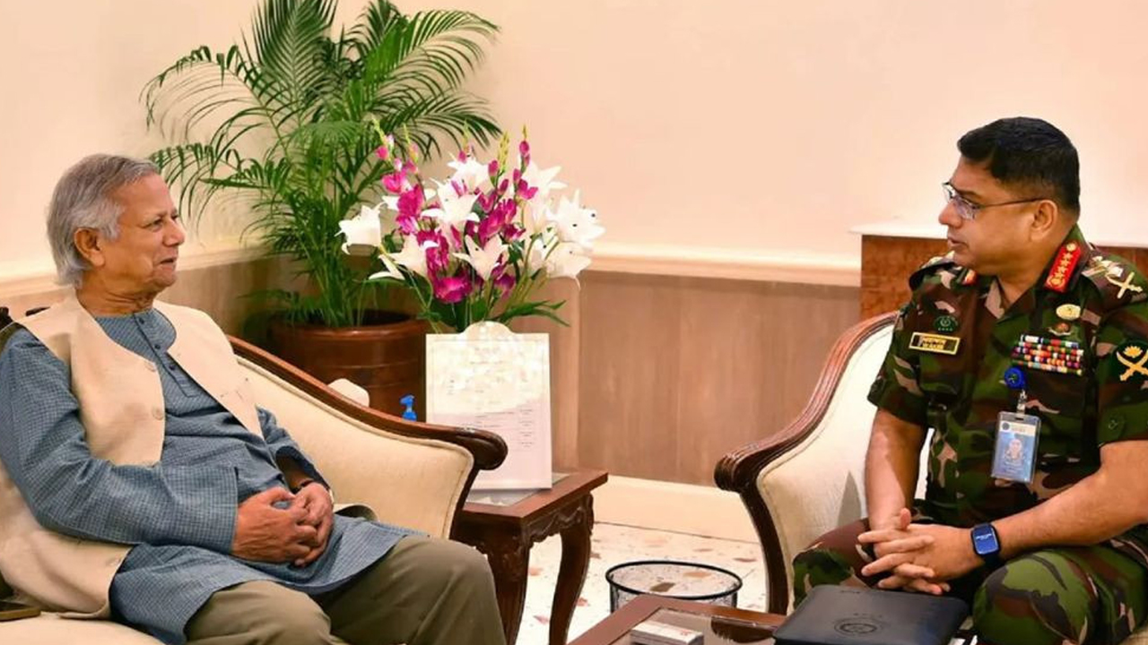 প্রধান উপদেষ্টাকে গুজবে কান না দেওয়ার পরামর্শ সেনাপ্রধানের