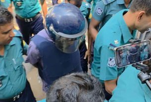 সাবেক সিনিয়র সচিব এন এম জিয়াউল আলম গ্রে'প্তা'র