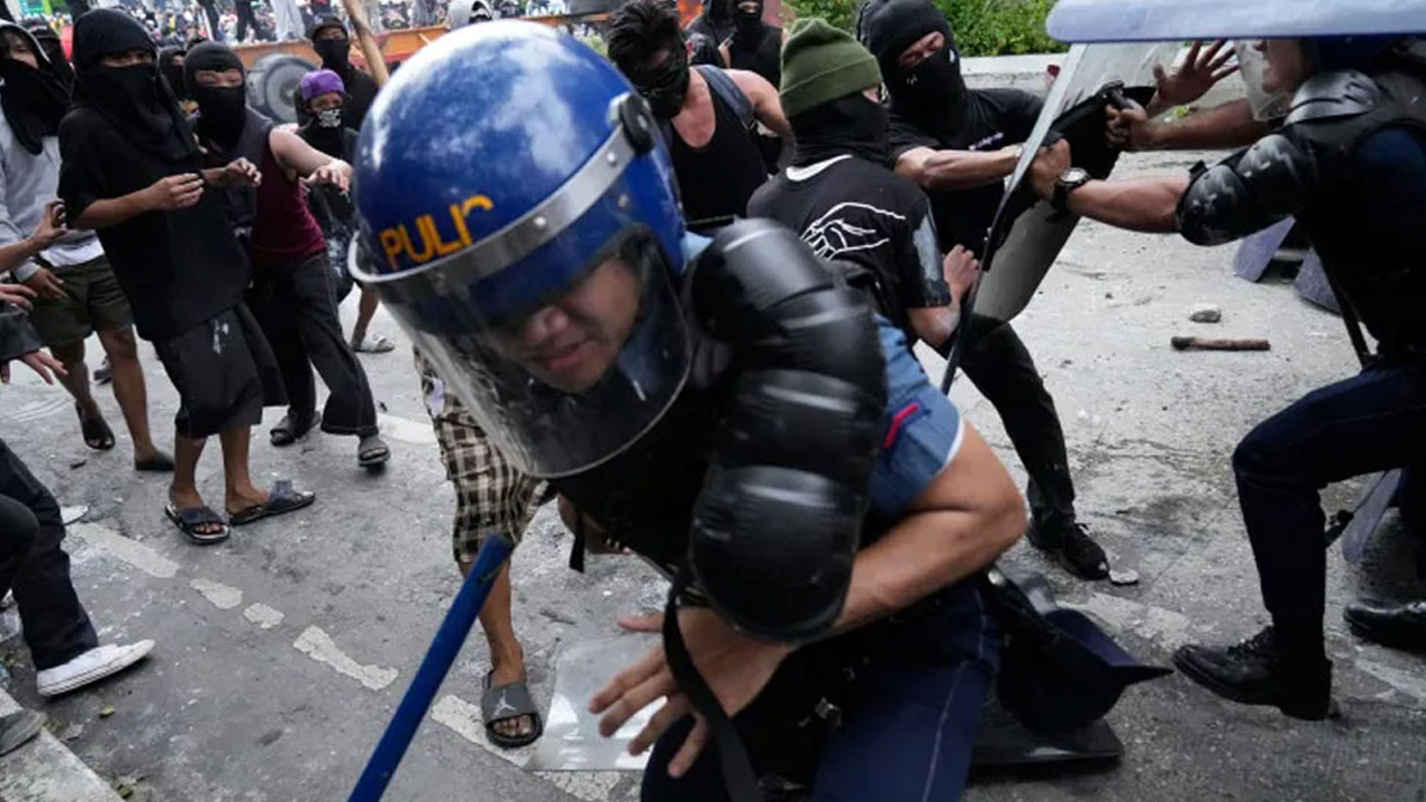 ফিলিপাইনে দুর্নীতি বিরোধী বিক্ষোভে সহিংসতা, গ্রে'প্তা'র ২০০-এর বেশি