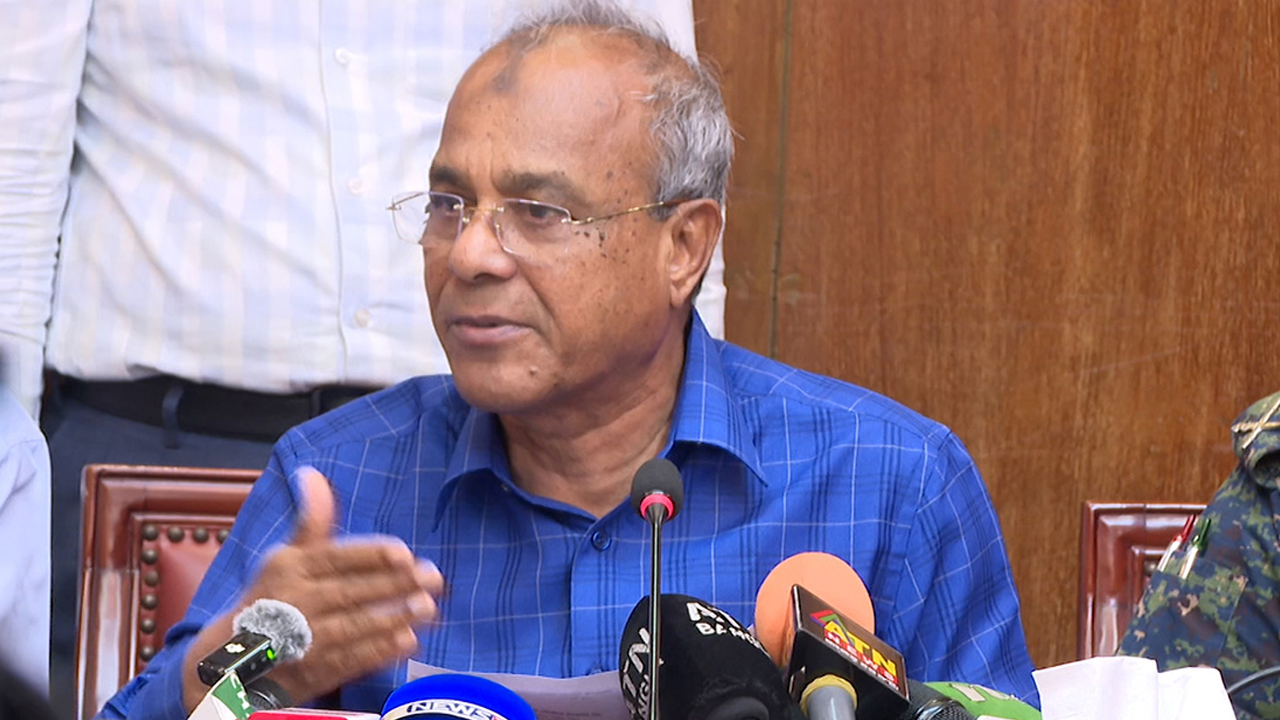 দুর্গাপূজায় নিরাপত্তা: মণ্ডপে ৭ জন করে গার্ড রাখার নির্দেশ স্বরাষ্ট্র উপদেষ্টার