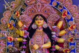 মহাসপ্তমীতে দেবী দুর্গার জাগরণ: ঢাকেসহ সারাদেশে উৎসবমুখর দুর্গাপূজা শুরু