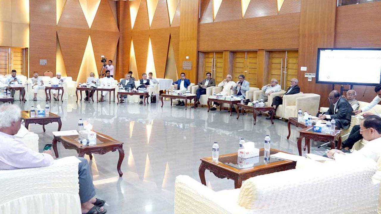 জুলাই সনদ বাস্তবায়ন নিয়ে একমত নয় রাজনৈতিক দলগুলো নতুন আলোচনায় ঐকমত্য কমিশন