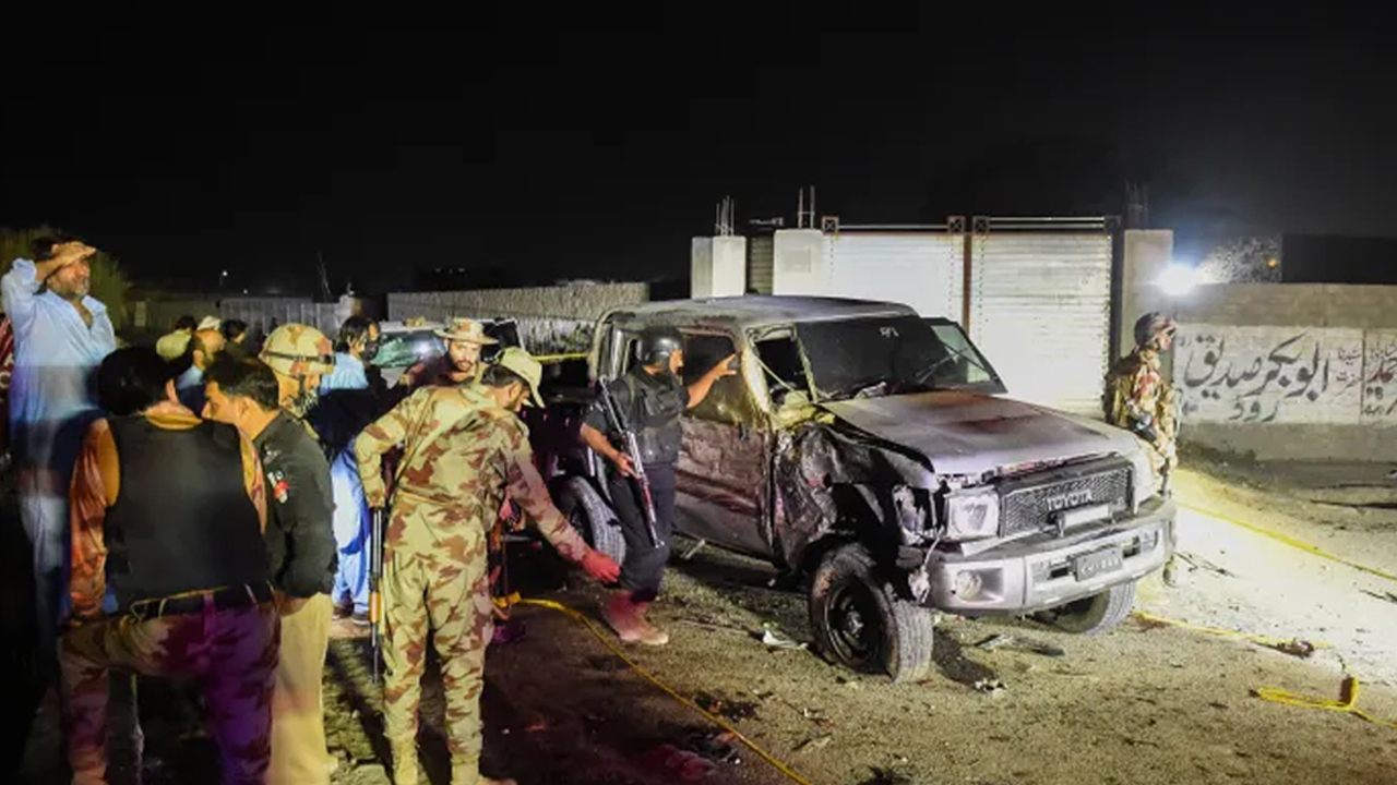 পাকিস্তানের বেলুচিস্তান ও খাইবার পাখতুনখোয়ায় পৃথক স'ন্ত্রা'সী হা'ম'লা'য় নি'হ'ত ২২