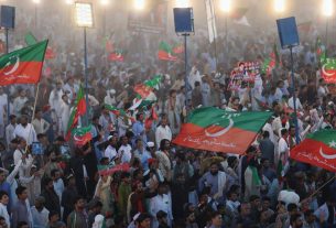 পেশোয়ারে ইমরান খানের মু'ক্তি'র দাবিতে বিশাল বিক্ষোভ, সমর্থকরা সরকারের বিরুদ্ধে স্লোগান দেয়