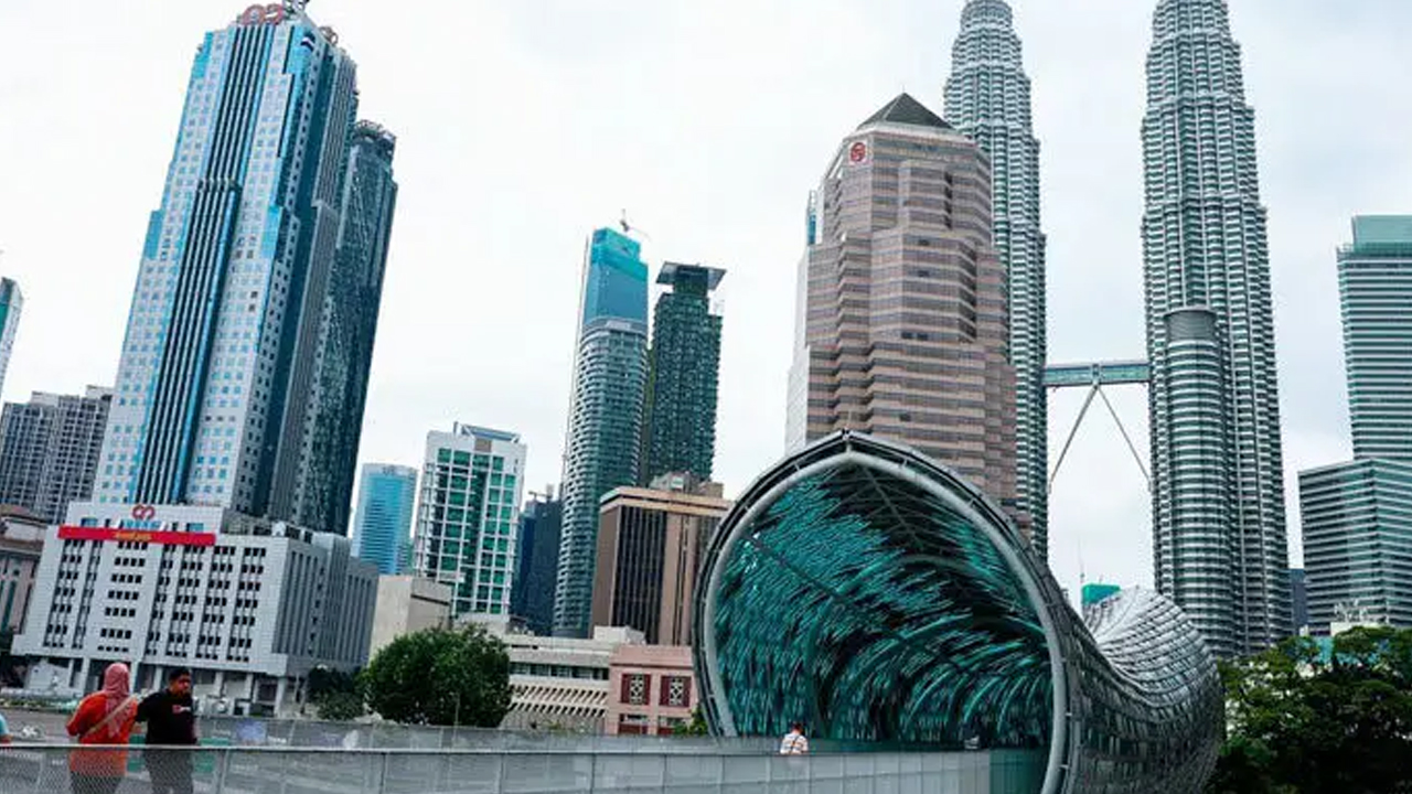 মালয়েশিয়া বাজেট ২০২৬: আর্থিক শৃঙ্খলা রয়েছে, তবে রাষ্ট্রীয় হস্তক্ষেপ এখনও বড় চ্যালেঞ্জ