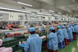 কুমিল্লার নারীদের হাতে বানানো মোবাইল যাচ্ছে বিদেশে