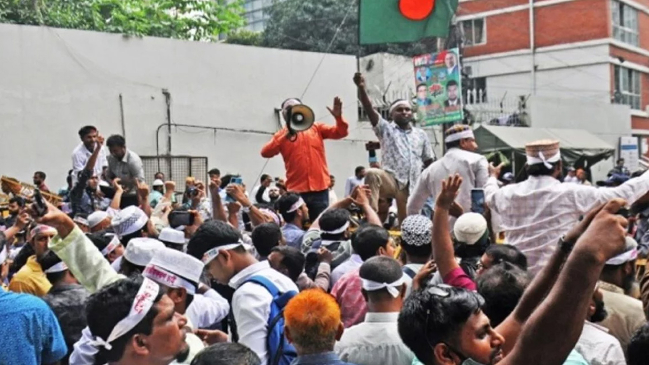 ঢাকায় শিক্ষকদের অবস্থান কর্মসূচি ও অনির্দিষ্টকালীন কর্মবিরতি