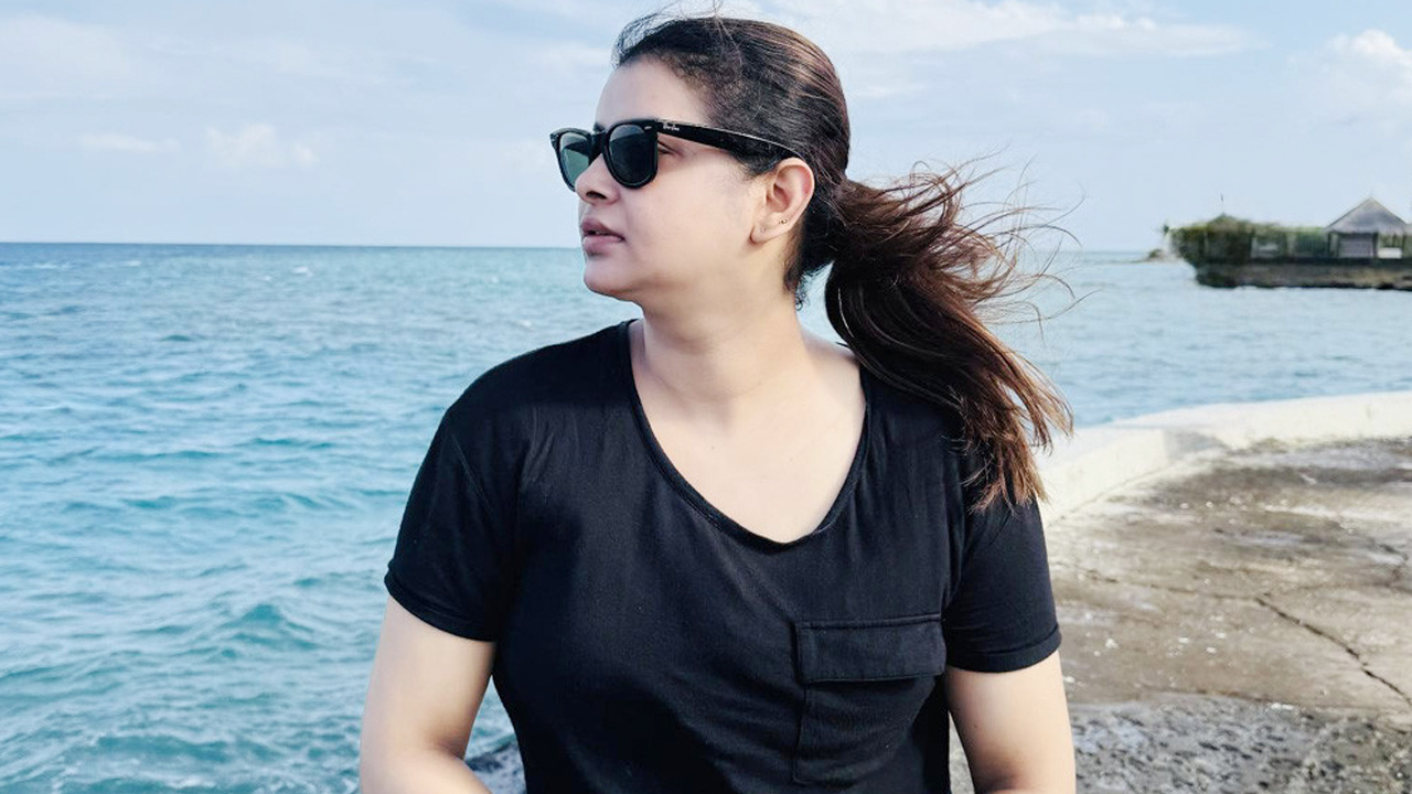 শবনম ফারিয়া হানিমুনে: শ্রীলঙ্কা ও মালদ্বীপে রোমান্টিক সফর