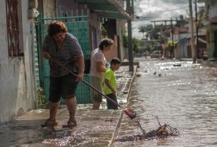 মেক্সিকোর দক্ষিণাঞ্চলে ভয়াবহ বন্যা: মৃত ৬৪, নিখোঁজ অন্তত ৬৫