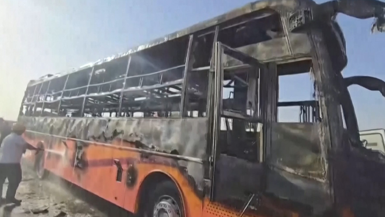 ভারতে চলন্ত বাসে আ'গু'ন, কমপক্ষে ২০ নি'হ'ত ও ১৫ গুরুতর দগ্ধ