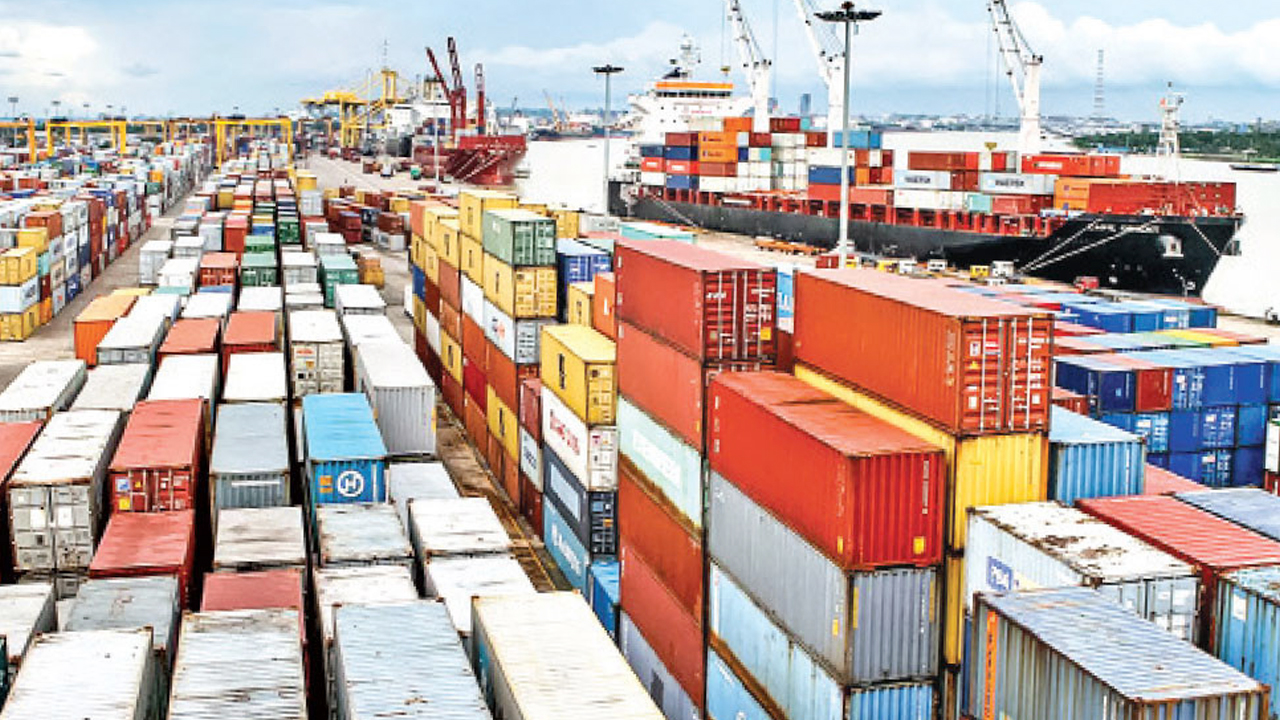 চট্টগ্রাম বন্দরে ভারি গাড়ির প্রবেশ ফি বৃদ্ধি সাময়িক স্থগিত