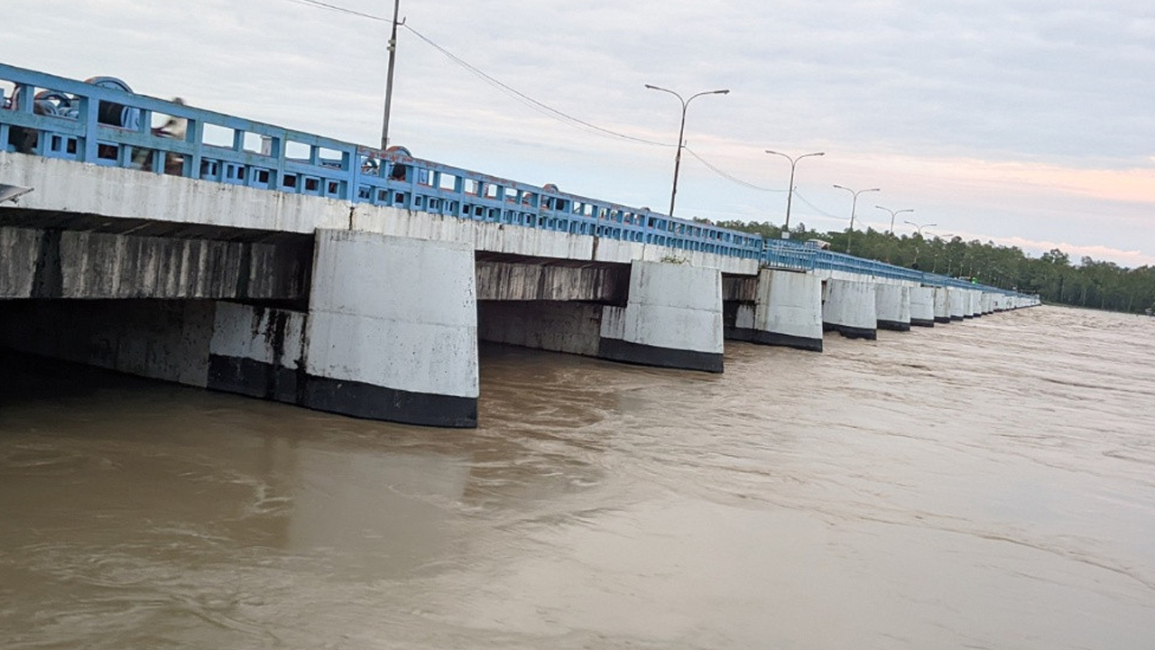 তিস্তা নদীর পানি কমতে শুরু, বন্যার জেরে পানিবন্দি ১০ হাজার মানুষ স্বস্তি পেলেন
