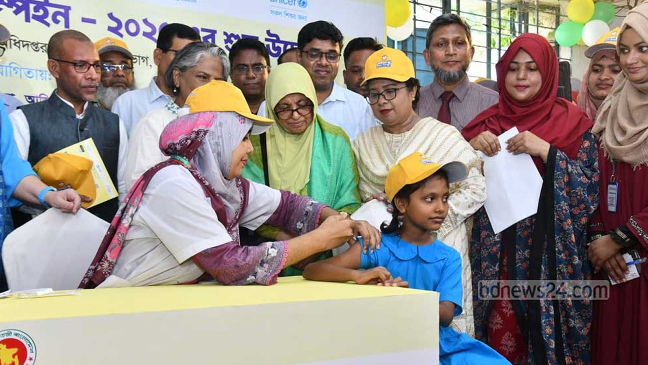 বাংলাদেশে ১ কোটি ৭০ লাখ শিশুকে বিনামূল্যে টাইফয়েড টিকা প্রদান