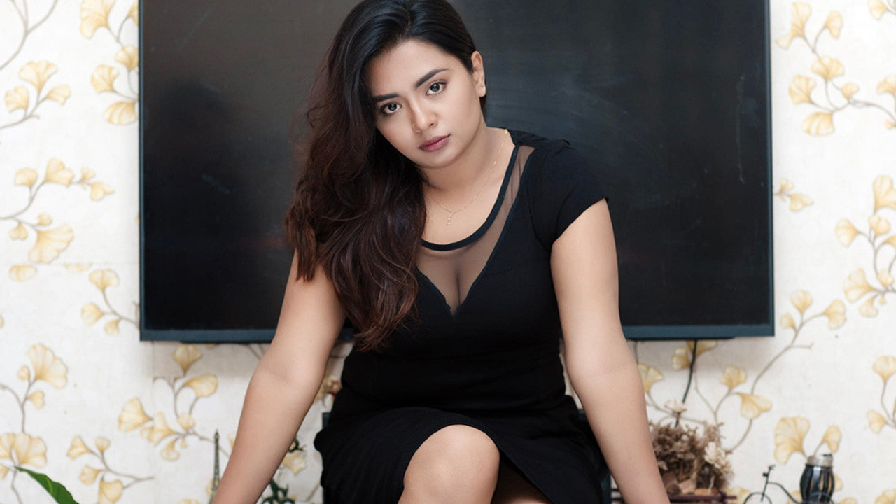 “আমাকে বাঁচান”—লাইভে কান্নায় ভাঙলেন অভিনেত্রী সানজিদা রিন্টু