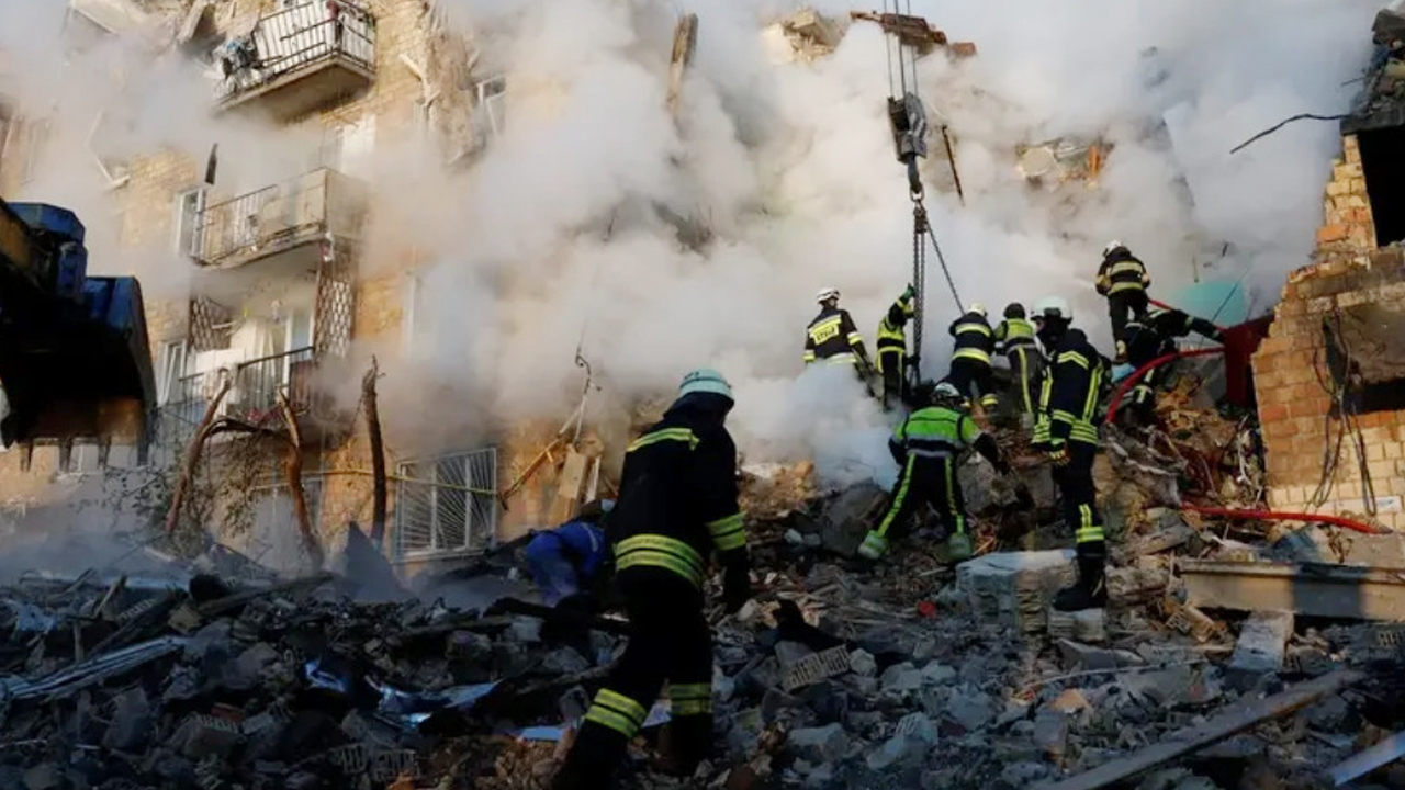 কিয়েভে রাশিয়ার ক্ষেপণাস্ত্র ও ড্রোন হা'ম'লা, আটজন আ'হ'ত