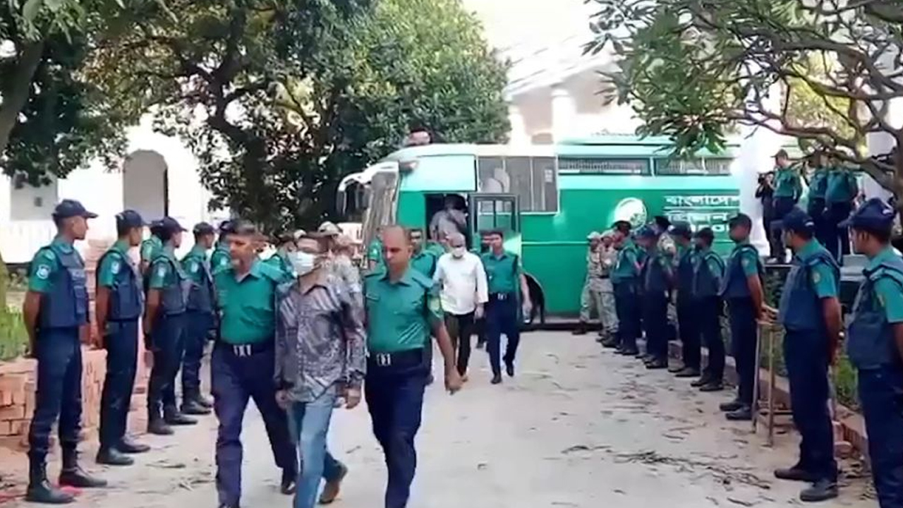 টিএফআই–জেআইসি সেলের মানবতাবিরোধী অপরাধে ১৫ সেনা কর্মকর্তাকে কারাগারে পাঠানোর নির্দেশ