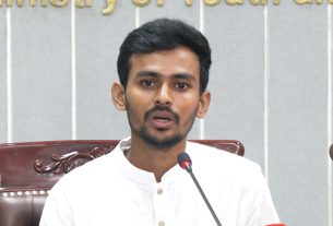 জুলাই স্মৃতিস্তম্ভ নির্মাণ নিয়ে বাজেট বিতর্কের বিষয়ে প্রতিক্রিয়া দিলেন আসিফ মাহমুদ