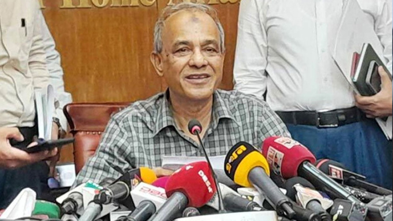 প্রবাসীদের পাসপোর্ট ফি কমানোর চিন্তা করছে সরকার : স্বরাষ্ট্র উপদেষ্টা