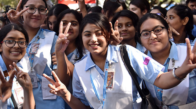 এইচএসসি ফল প্রকাশ: পাসের হার কমে ৫৮.৮৩%, জিপিএ-৫ পেলেন ৬৯ হাজার ৯৭ জন