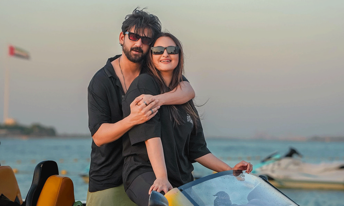 সোনাক্ষী সিনহা প্রথমবার মসজিদে প্রবেশ, আবুধাবির শেখ জায়েদ গ্র্যান্ড মসজিদে ভ্রমণ