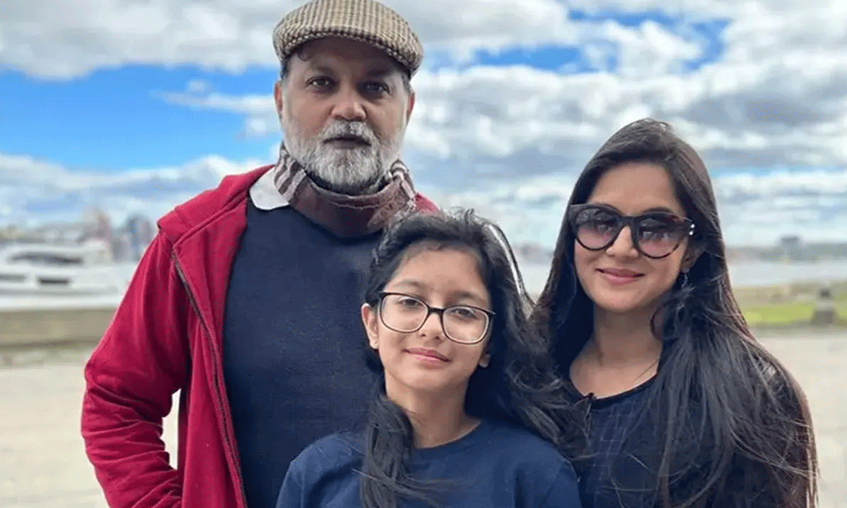 এক ফ্রেমে সৃজিত-মিথিলা-আইরা