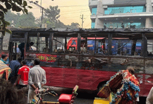 রাজধানীতে দুই বাসে অগ্নিসংযোগ, বাড্ডা ও গুলশানে আতঙ্ক