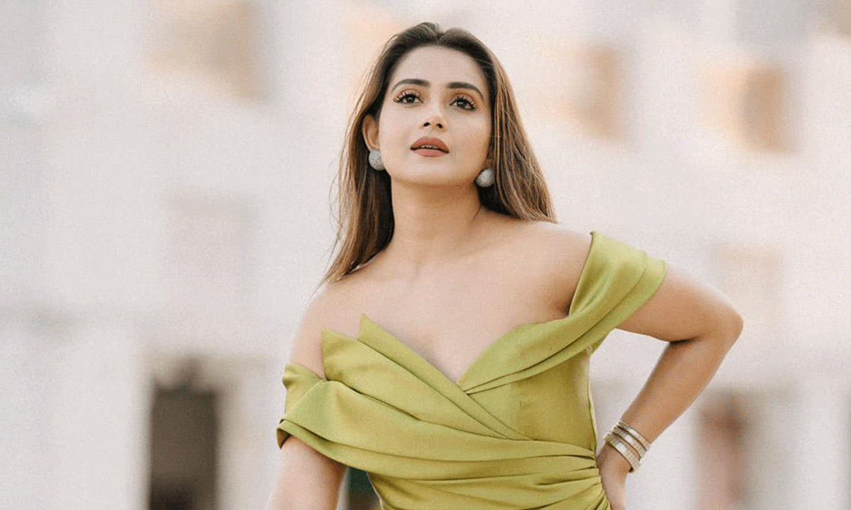 তানজিন তিশার কলকাতা ছবির বিতর্ক: প্রযোজক-পরিচালক ও অভিনেত্রীর দাবি মুখোমুখি