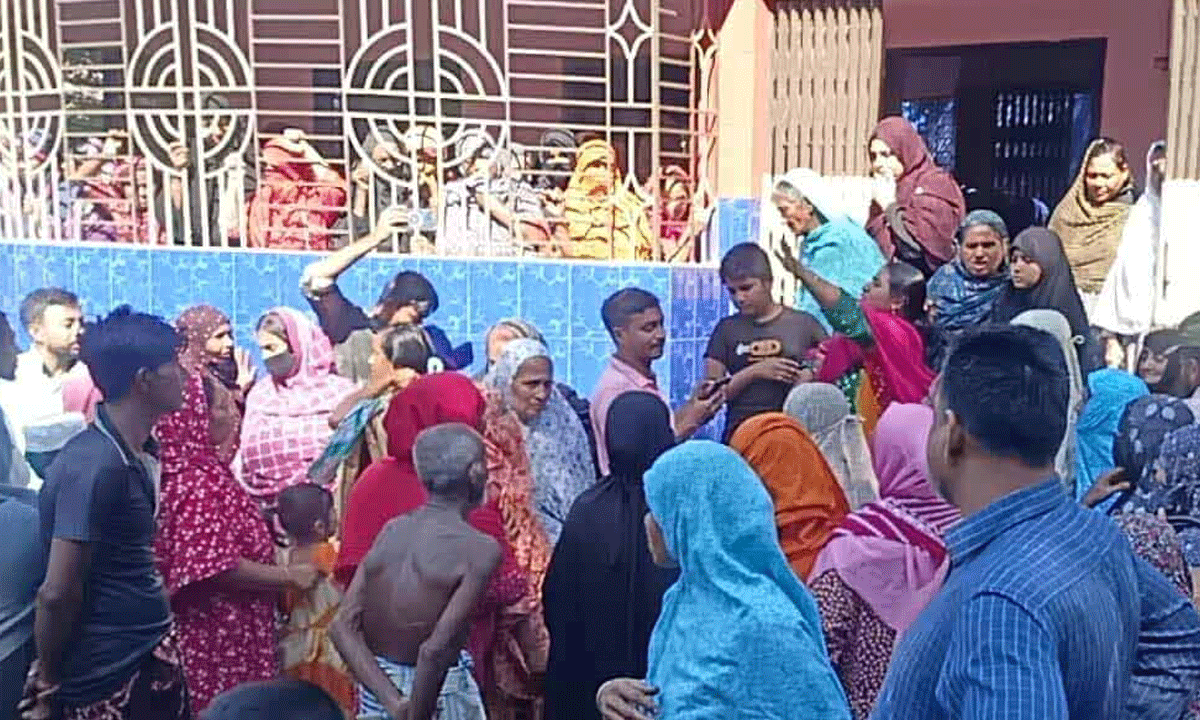 মা'দ'ক ব্যবসায় বাধা দেওয়ায় মা-ভাইকে কু'পি'য়ে হ'ত্যা