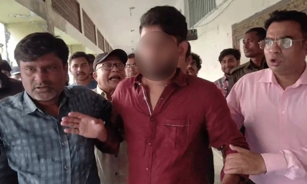 নিষিদ্ধ আওয়ামী লীগপন্থী পোস্ট দেওয়ায় ইবি শিক্ষার্থী আ'ট'ক