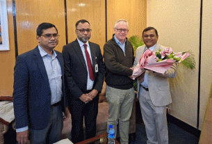 খালেদা জিয়ার চিকিৎসার জন্য যুক্তরাজ্য থেকে ঢাকায় আসলেন বিশেষজ্ঞ ডাক্তার ডা. রিচার্ড বিলি