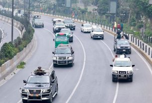 জাতীয় সংসদে পৌঁছালো খালেদা জিয়ার ম'র'দে'হ, সকাল থেকেই শোকার্ত মানুষের ঢল