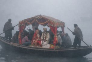 যমুনায় ঘন কুয়াশায় দিক হারাল বরযাত্রীবাহী নৌকা, নবদম্পতিসহ সারা রাত নদীর মাঝেই আটকা