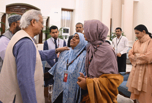 ওসমান হাদির পরিবারের সঙ্গে সাক্ষাৎ প্রধান উপদেষ্টা ড. মুহাম্মদ ইউনূসের
