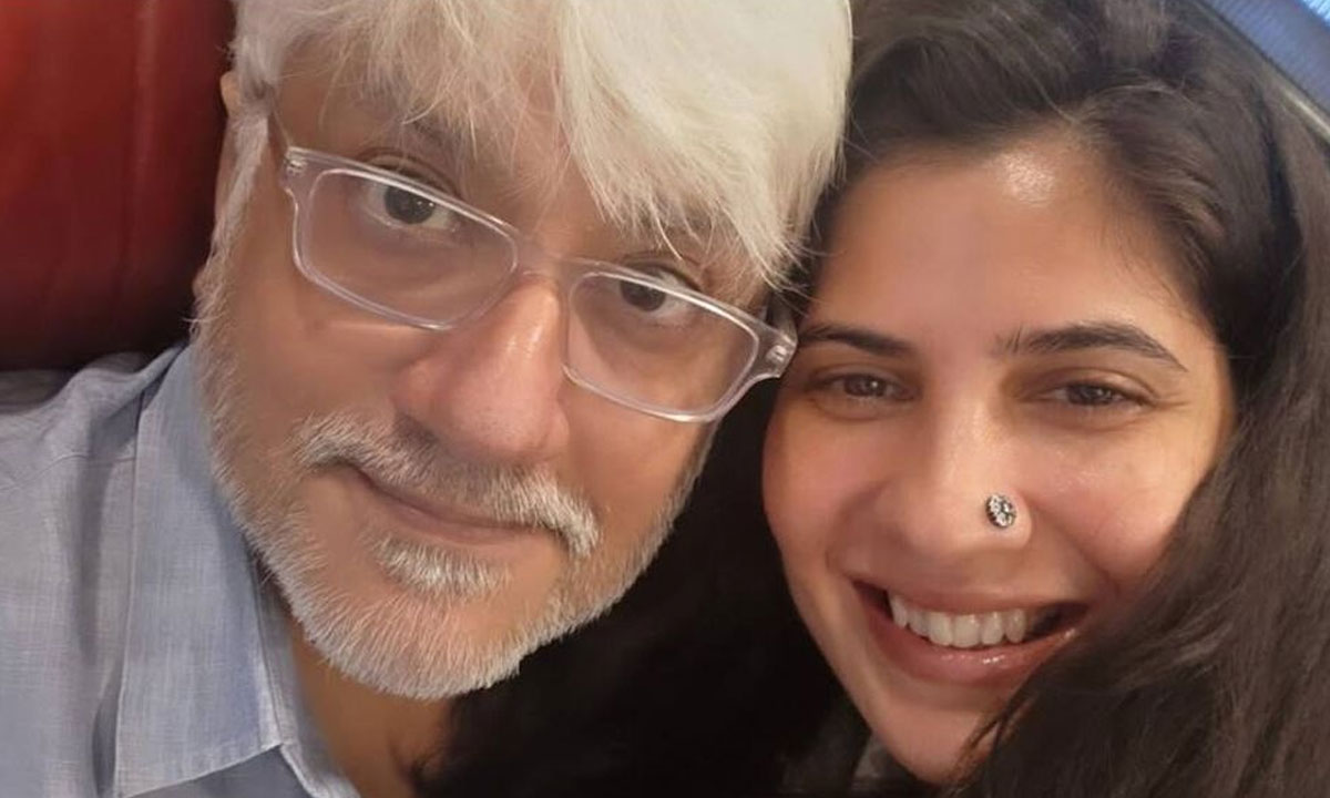 বলিউড পরিচালক বিক্রম ভাট ও স্ত্রী শ্বেতাম্বরী গ্রে'ফ'তা'র